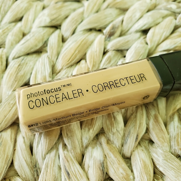 wet n wild Photofocus Concealer Light/Medium Beige 841B - Picture 5 of 6